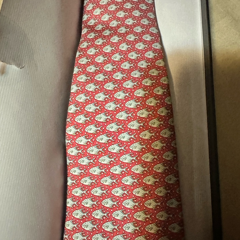 Vineyard Vines Red Fish Pattern Tie Boys tie